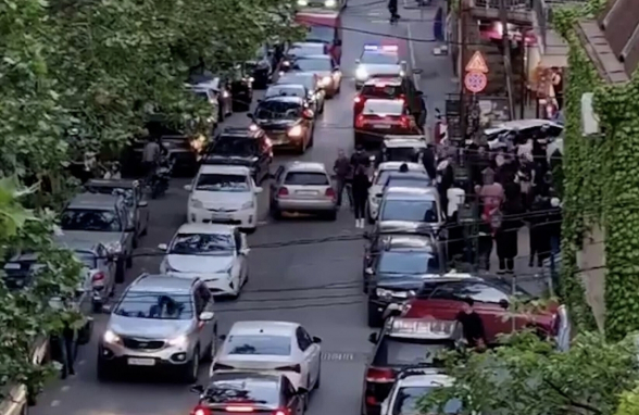 Перестрелка в центре Тбилиси: убит один человек (видео)